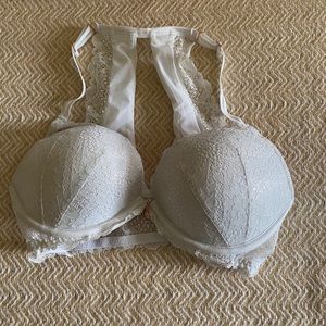 White sparkle VS front clasp push-up